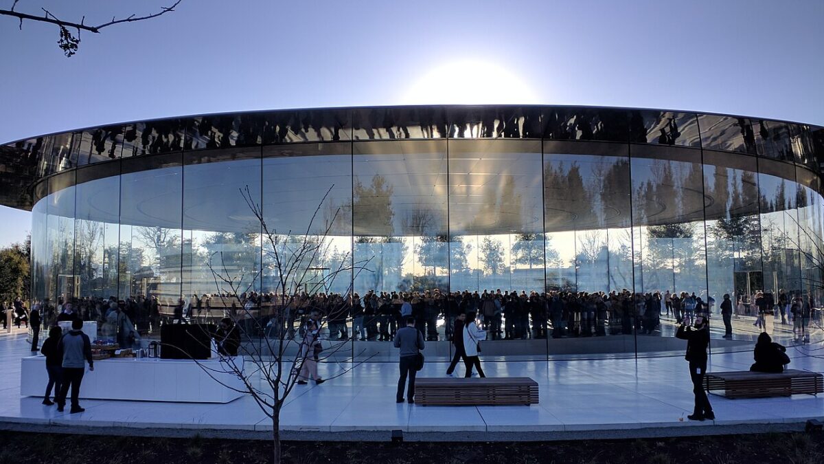 iPhone 18 Skips September: Apple Splits Its Launch Cycle