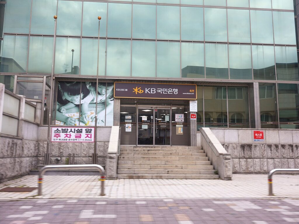 Korea’s Biggest Bank Puts Trade Payments on JPMorgan Rails