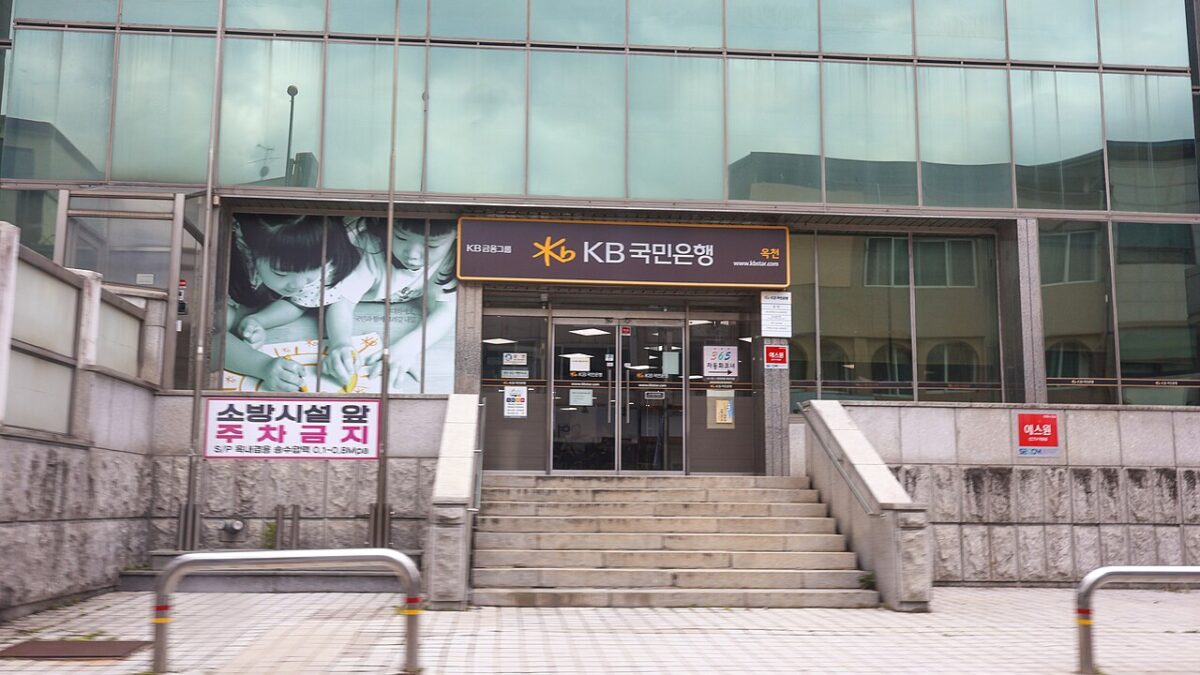Korea’s Biggest Bank Puts Trade Payments on JPMorgan Rails